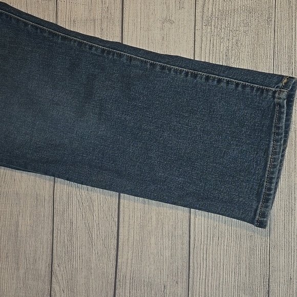 Levi's Women's Ribcage Straight Ankle Jeans Medium Wash Size 32 - Picture 7 of 13